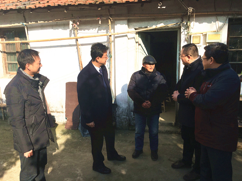 走访高龄困难党员2.jpg
