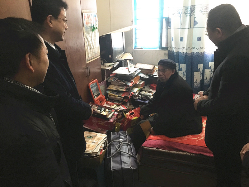 走访高龄困难党员1.jpg