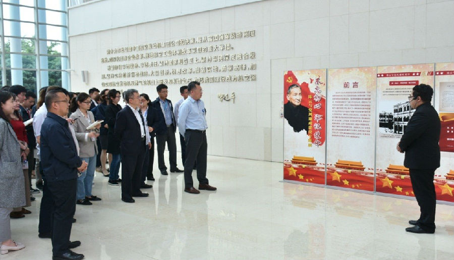 陈云展参观照片.jpg